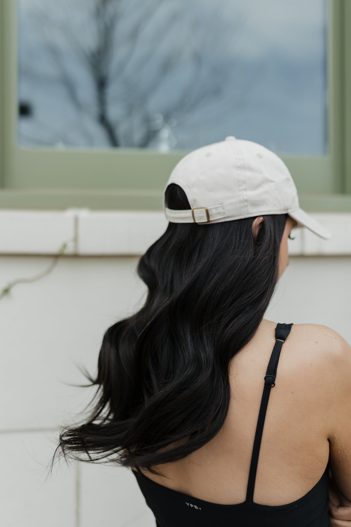Halle · 22” Hat Wig · Active