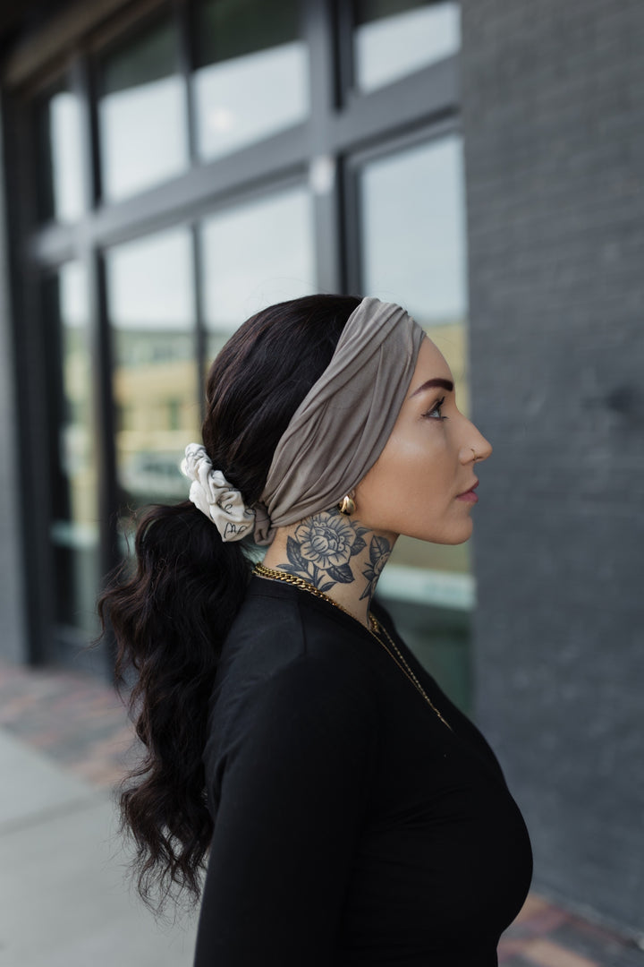 “Wavy Halle” Everyday Headband Wig 22” (choose your size)