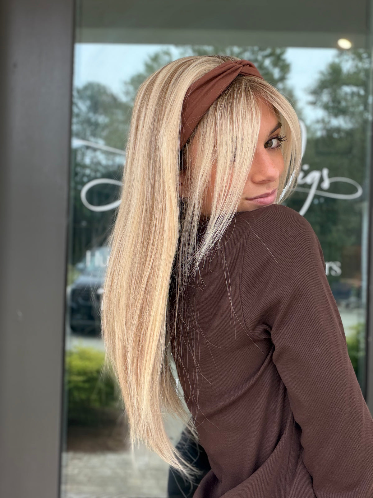 Erin with bangs · (M) 18” Headband Wig · Active