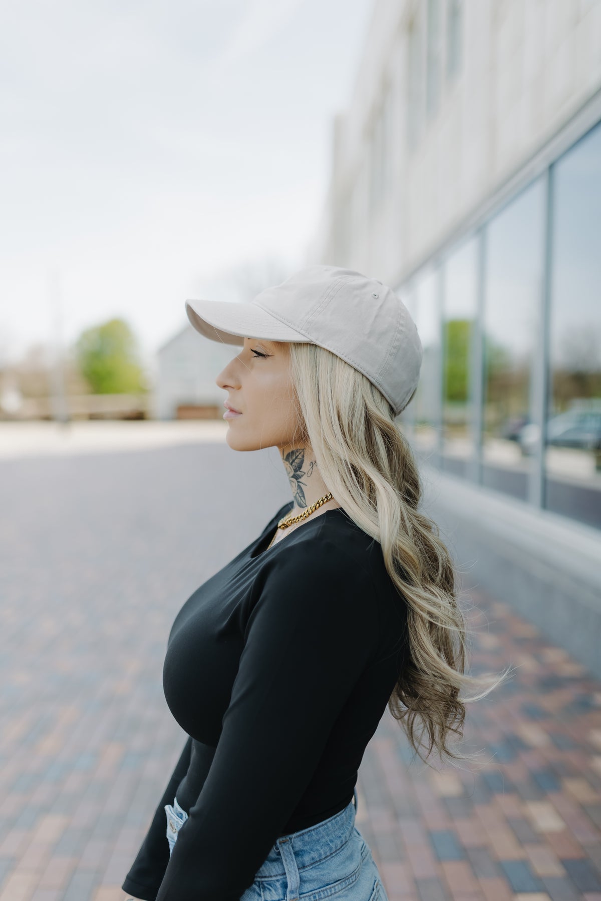 Erin · 22” Hat Wig · Active