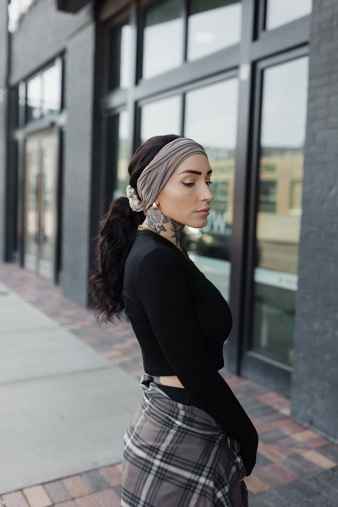 “Wavy Halle” Everyday Headband Wig 22” (choose your size)