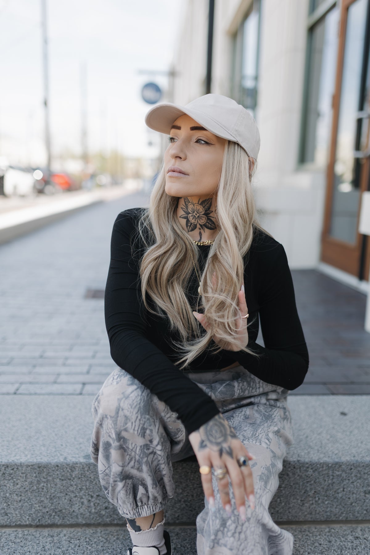 Erin · 22” Hat Wig · Active