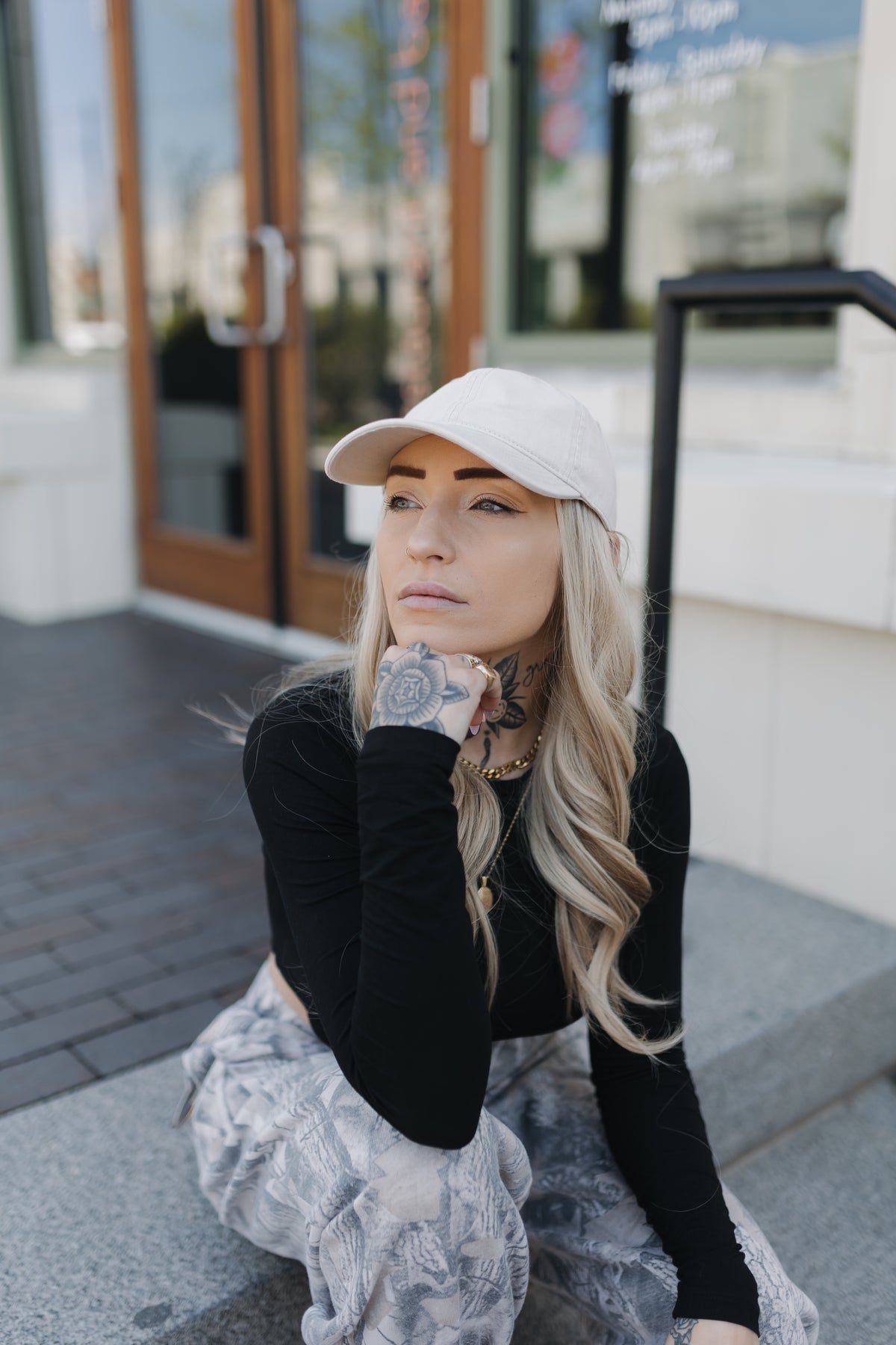 Erin · 22” Hat Wig · Active