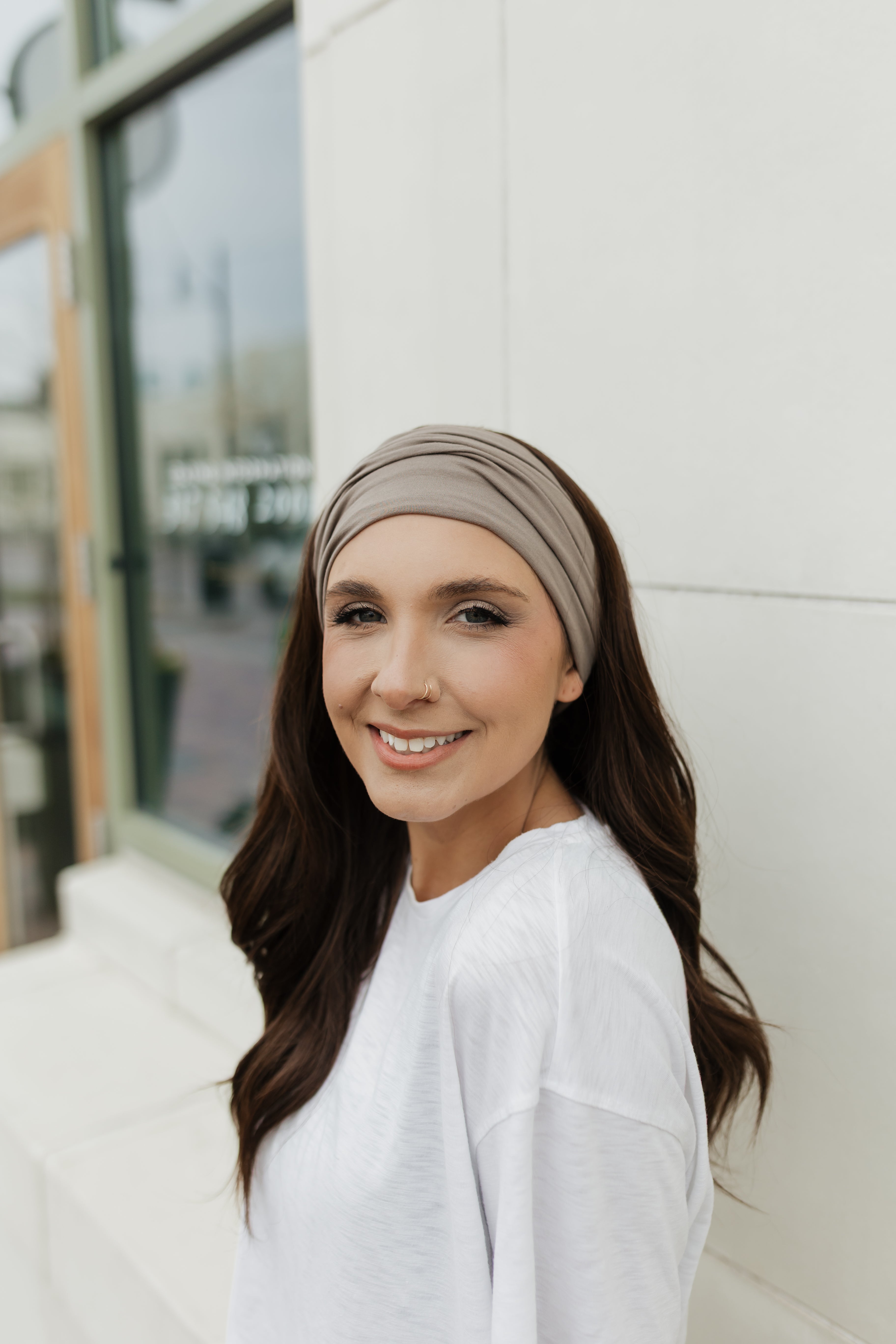 <b>Stephanie</b><br><br> <l>Active Collection</l> <br> 22” Headband Wig