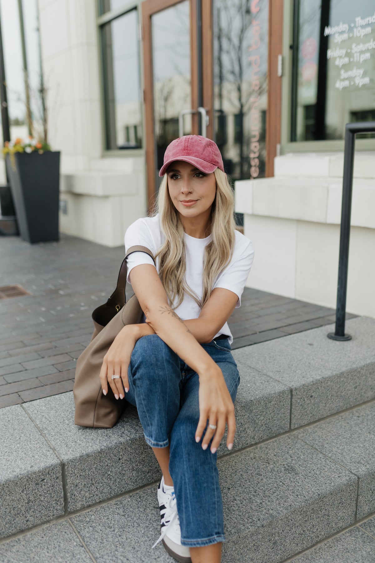 Rachel · 22” Hat Wig · Active
