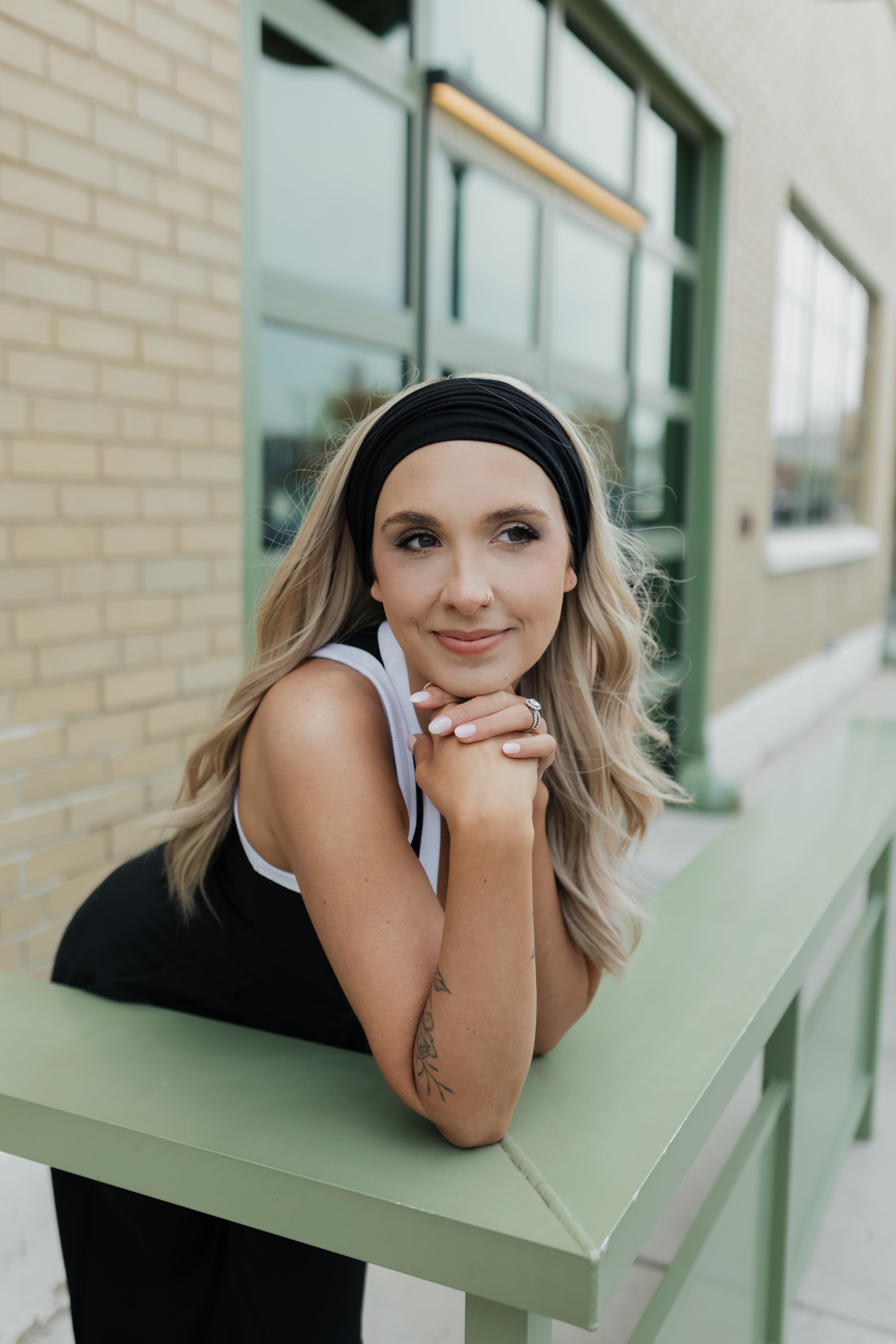 <b>Erin</b><br><br> <l>Active Collection</l> <br> 22” Headband Wig