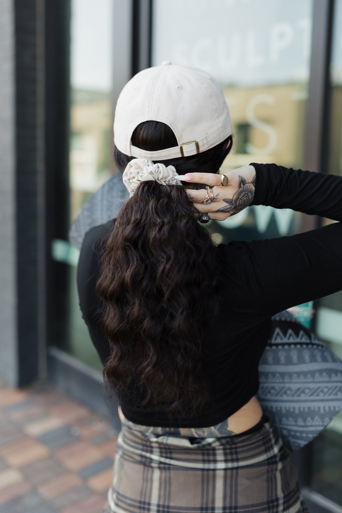 Wavy Halle · 22” Hat Wig · Active