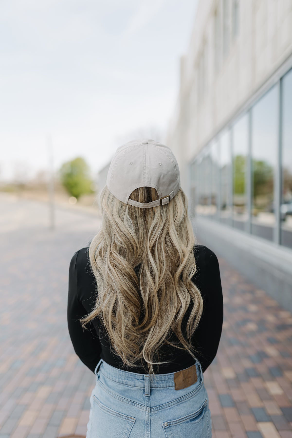 Erin · 22” Hat Wig · Active