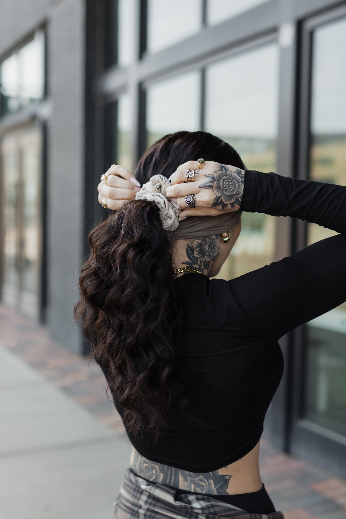 Wavy Halle · 22” Headband Wig · Active