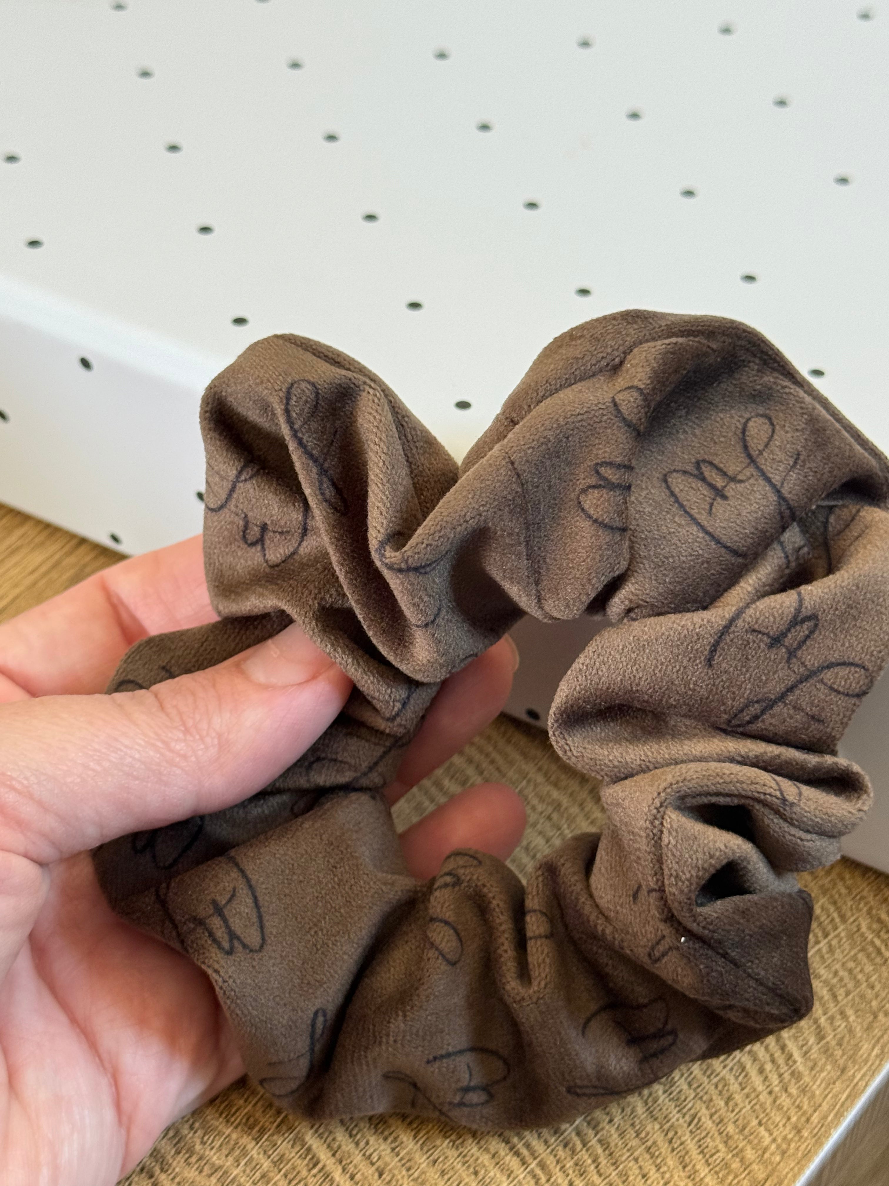 Lu's Wigs Scrunchie, photo 3 of 4