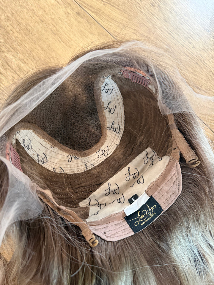 “B3015” (S) 20” Lace Top Wig