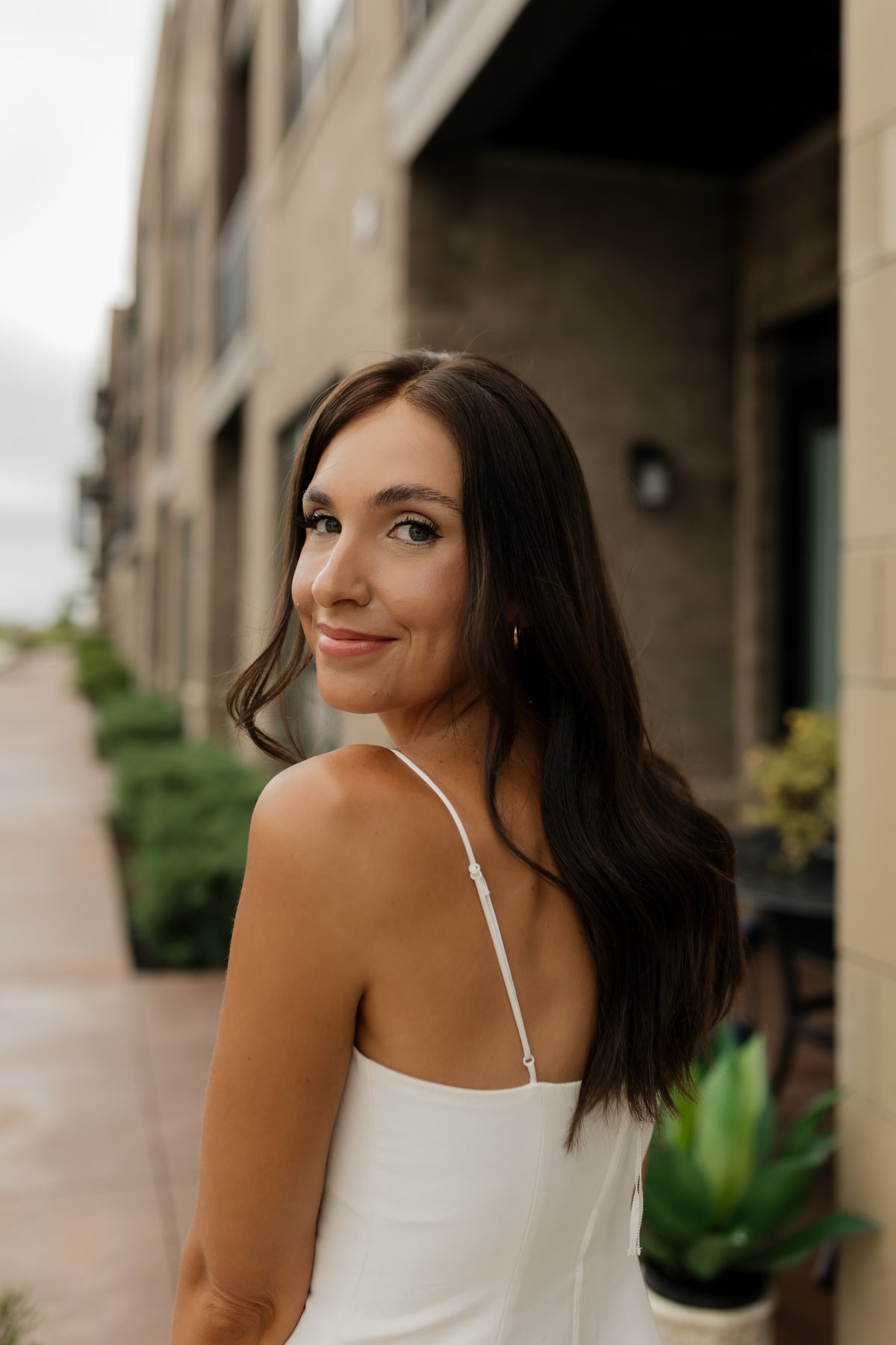 <b>Bella</b><br><u>xs</u> <br> <l> Classic European Collection </l> <br> 20” Lace Top Wig