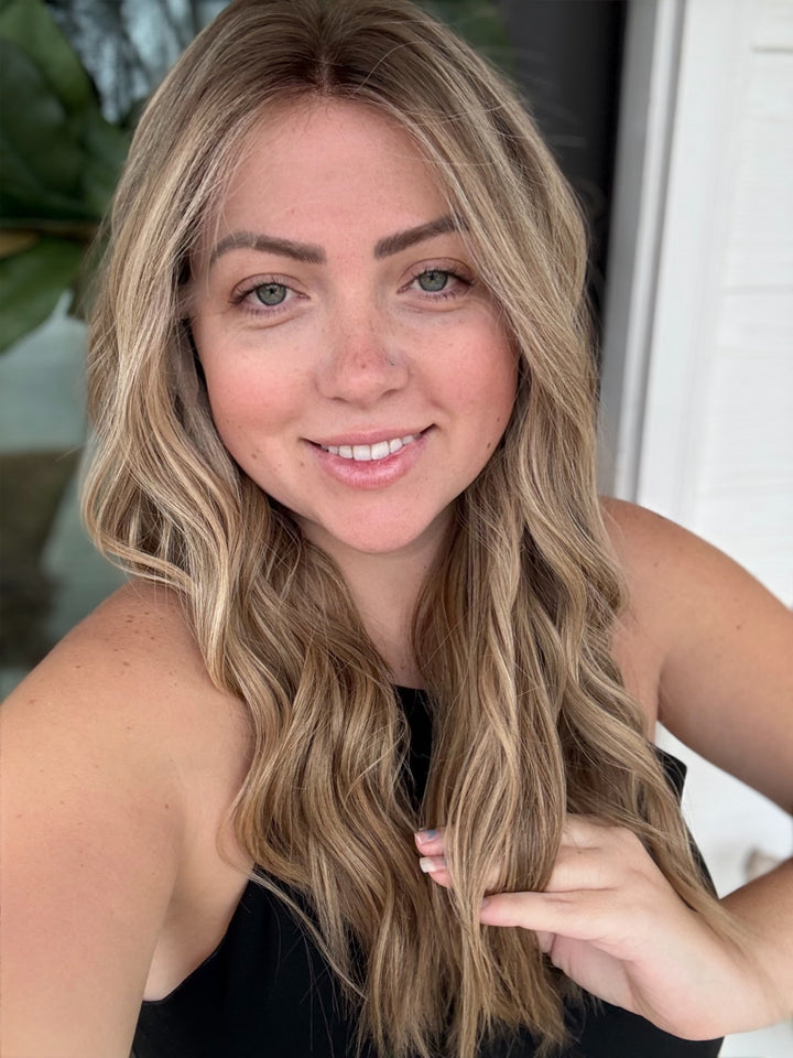 “Alicia” [S] 22” Lace Top Wig