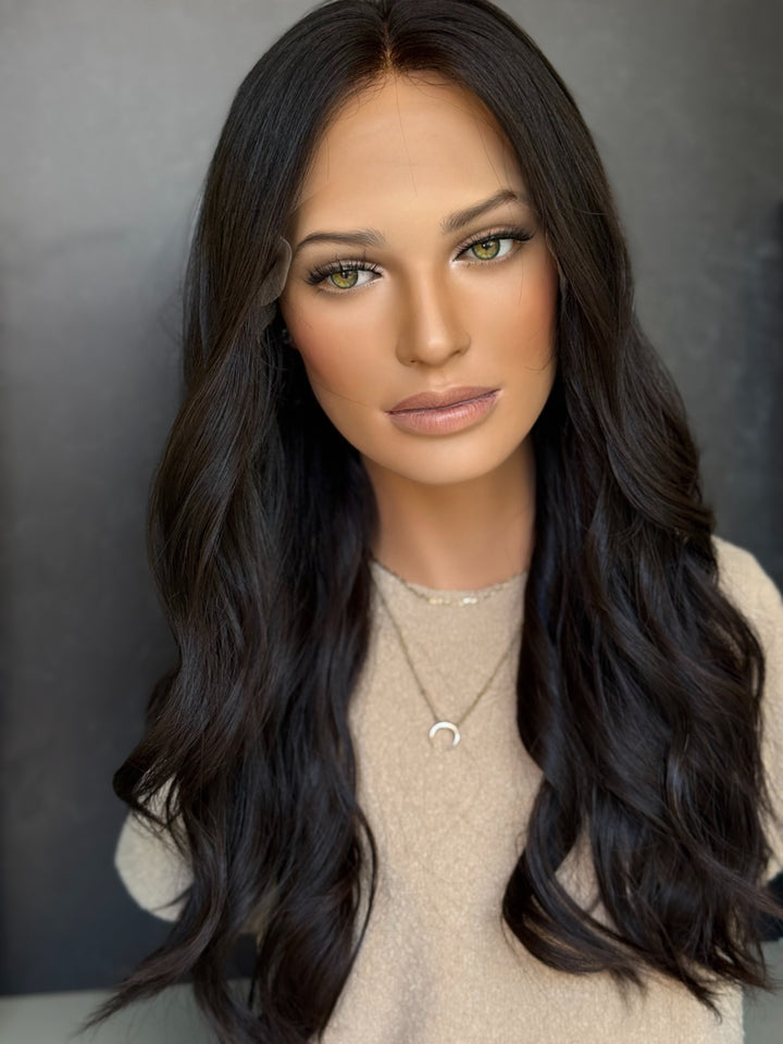 “Jordyn” [M] 22” Lace Top Wig