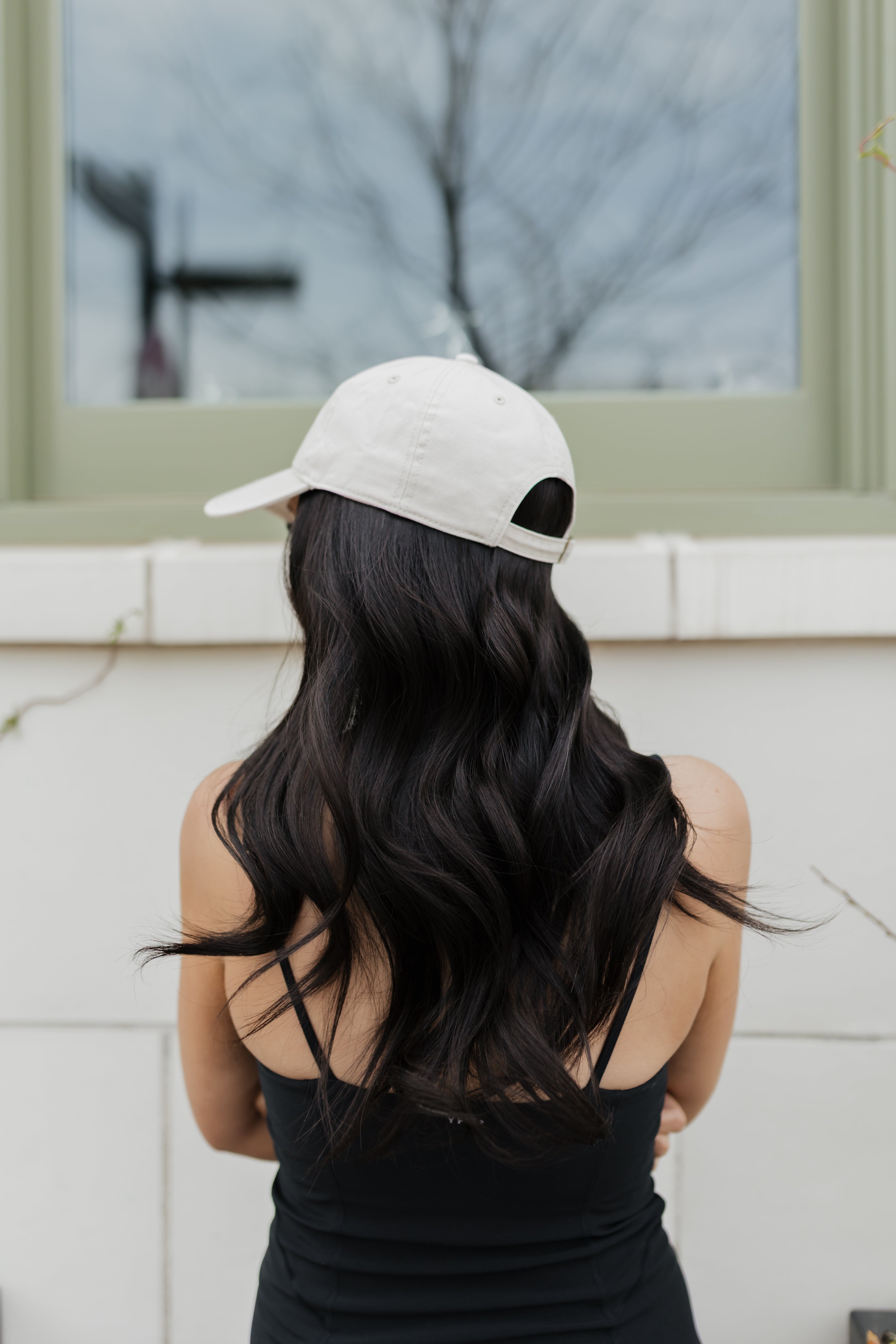 “Halle” Everyday Hat Wig [M] 22”