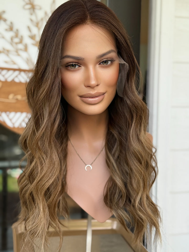 “Augusta” [M] 22” Lace Top Wig