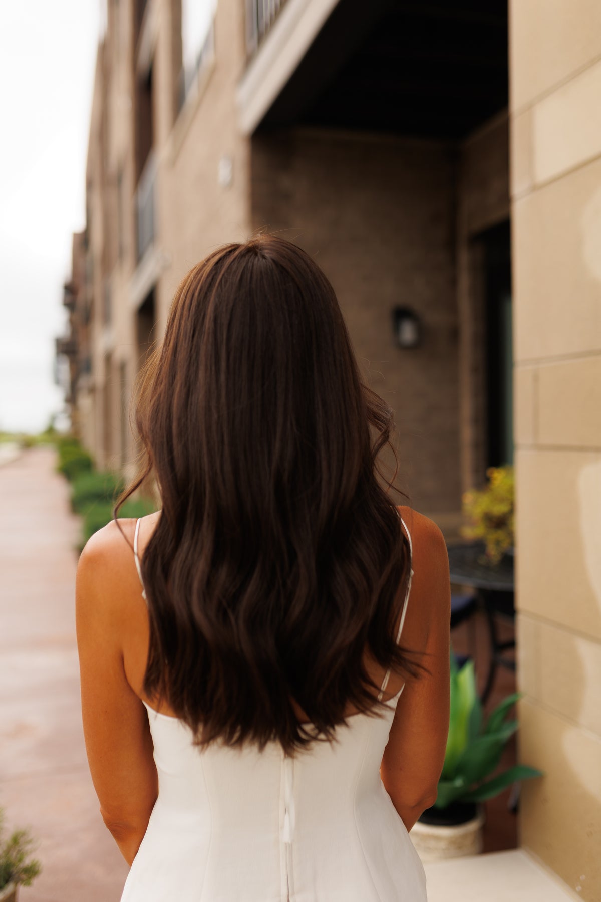 <b>Bella</b><br><u>xs</u> <br> <l> Classic European Collection </l> <br> 20” Lace Top Wig
