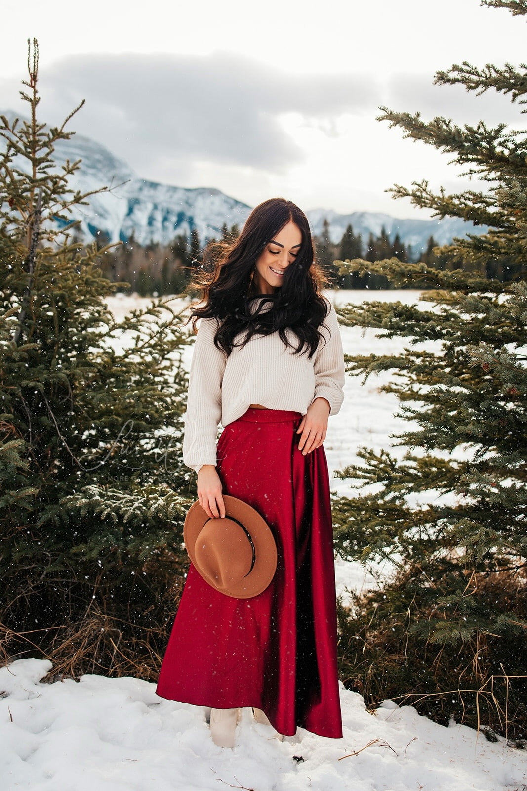 “Jordyn” 22” [M] Lace Top Wig