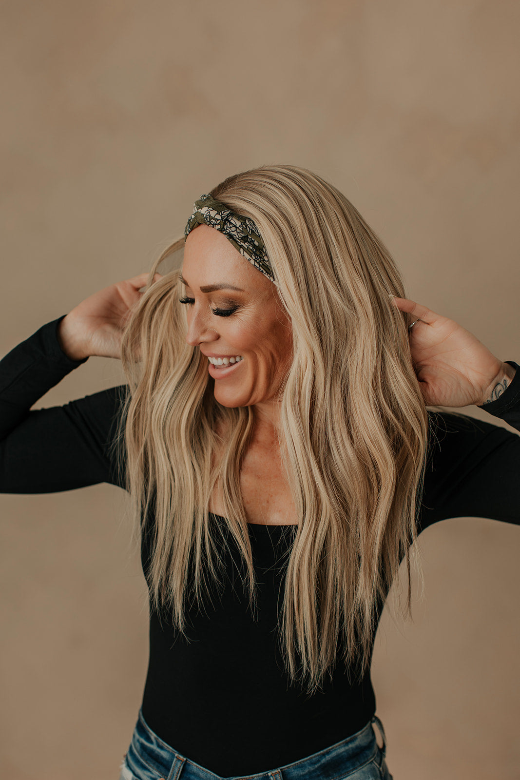 “Rachel” Everyday Headband Wig [M] 22”