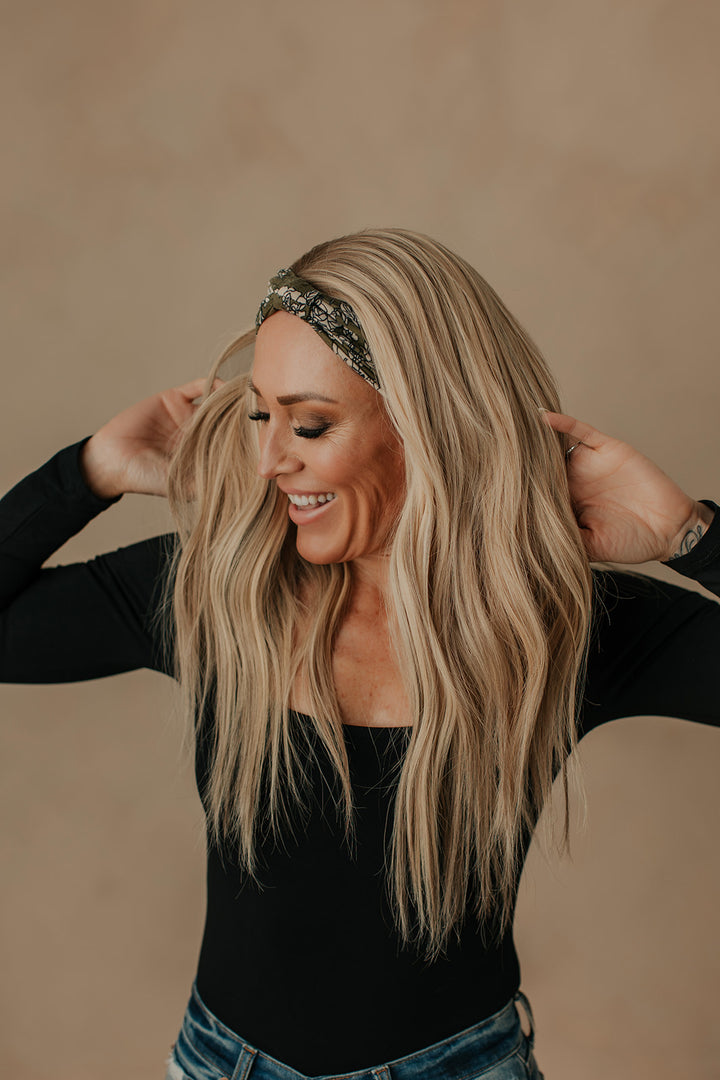 “Rachel” Everyday Headband Wig [M] 22”