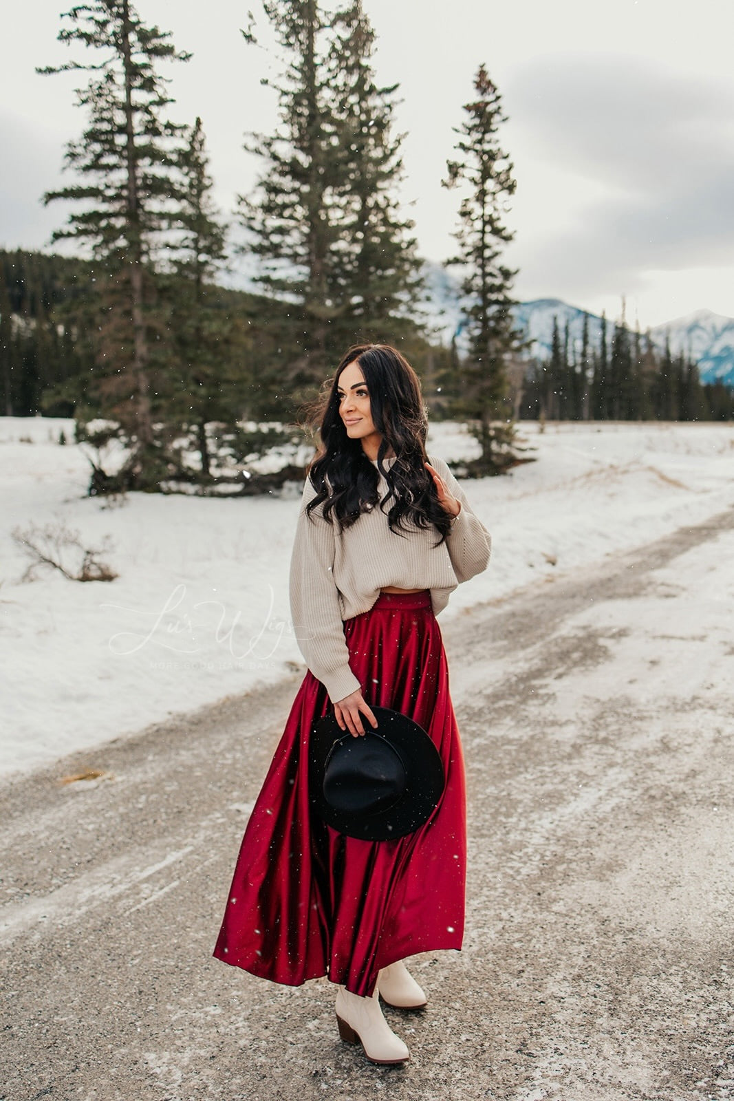 “Jordyn” 22” [M] Lace Top Wig