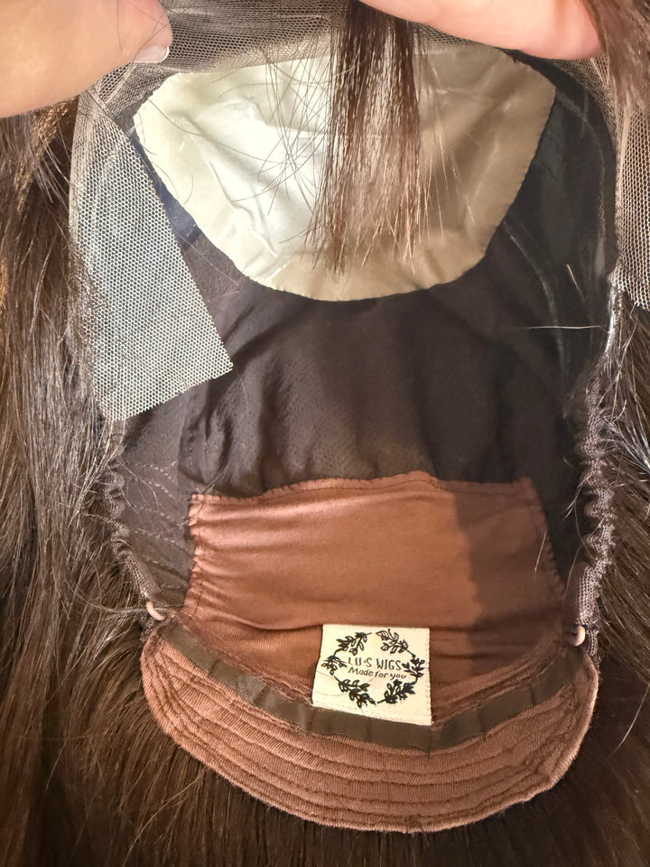 “Veronica” [M] 22” Silk top wig