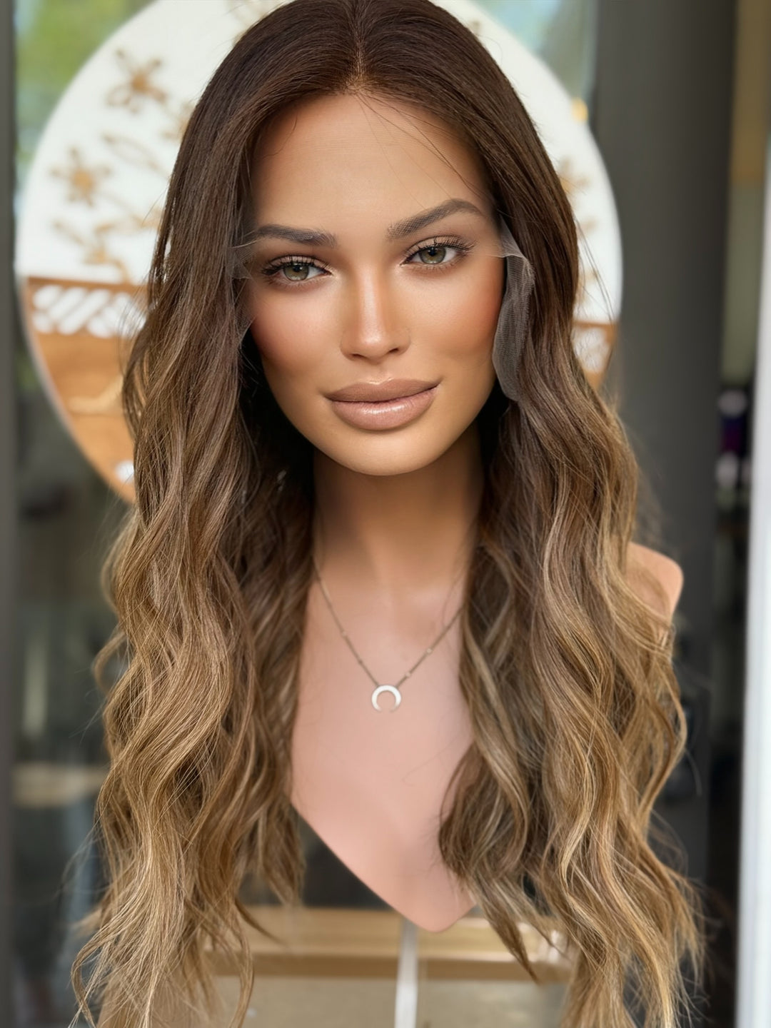 “Augusta” [M] 22” Lace Top Wig