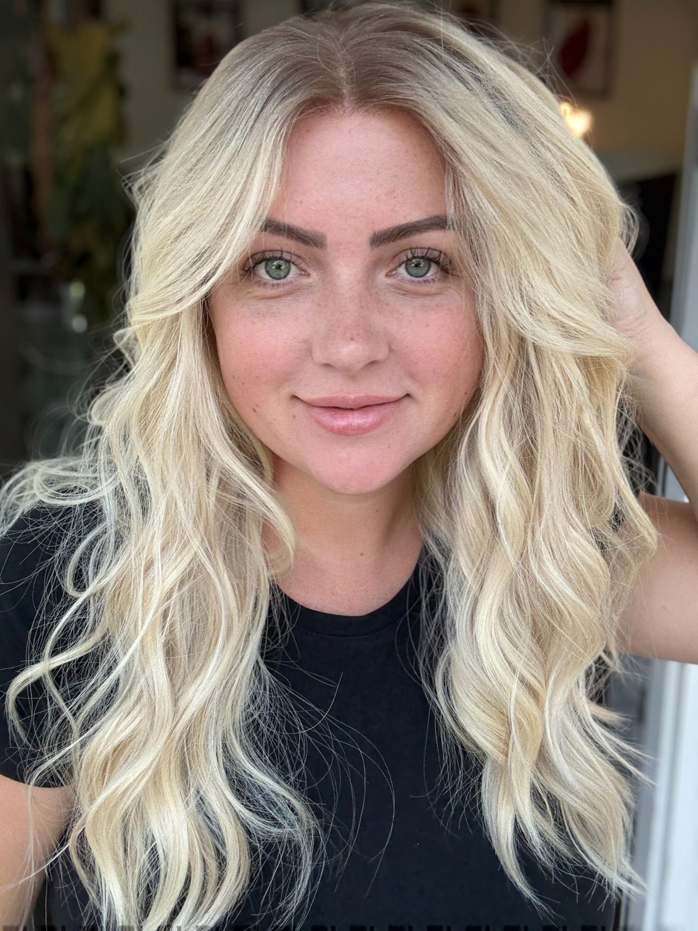 “Bombshell” [M] 22” Lace Top Wig