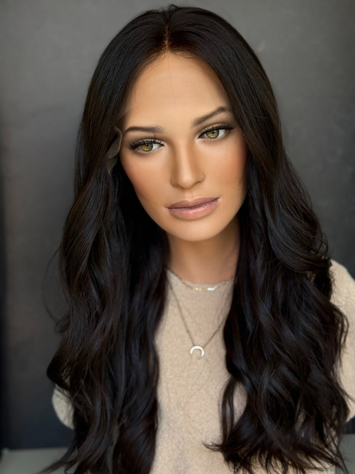 “Jordyn” [M] 22” Lace Top Wig