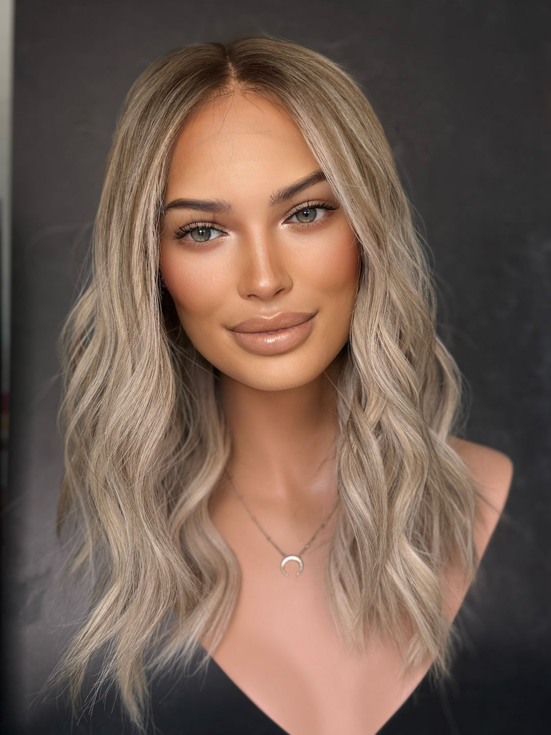 “Annalise” [S] 18” Lace Top Wig