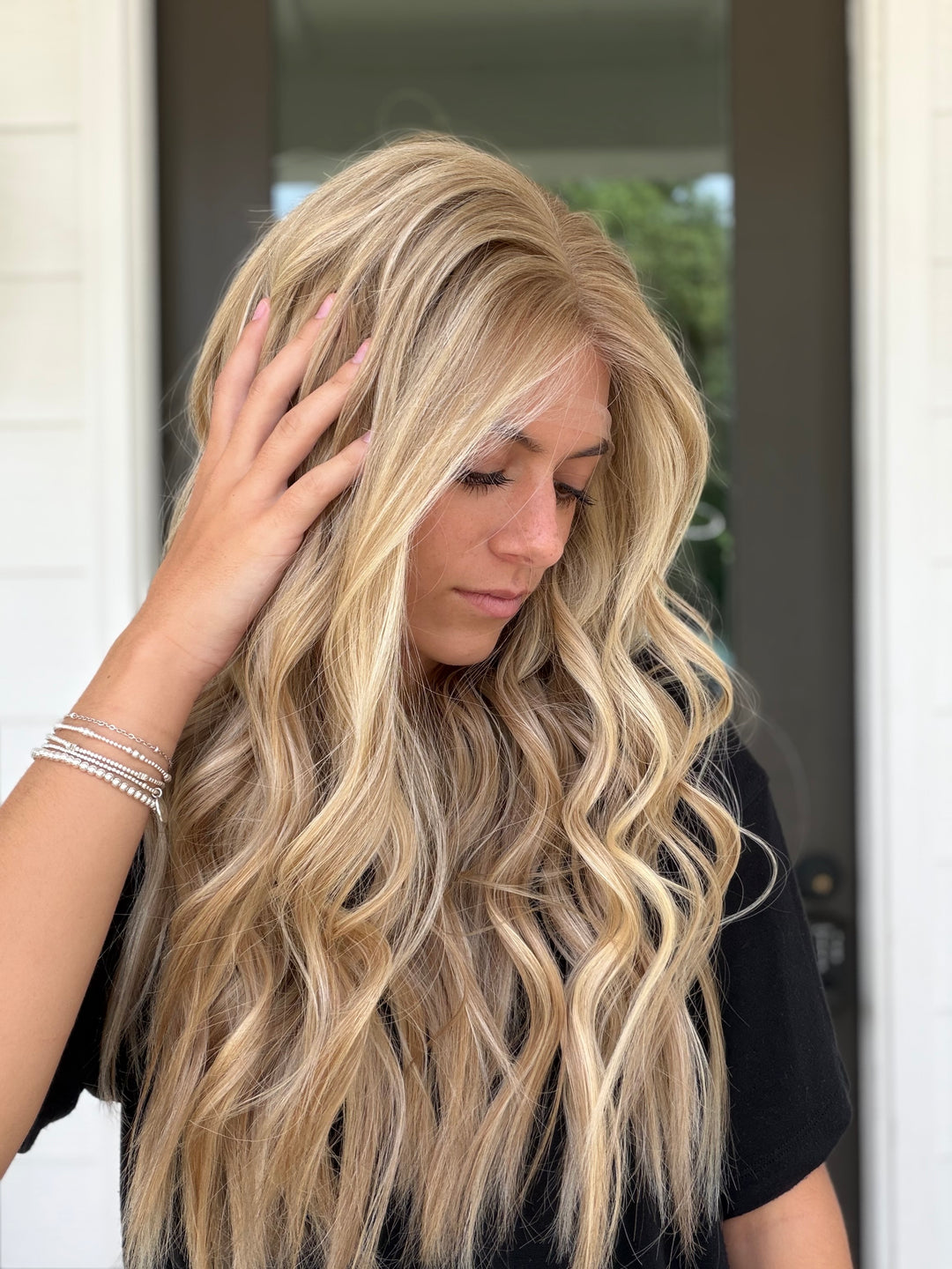 Anniston (L) 24” Lace Top Wig