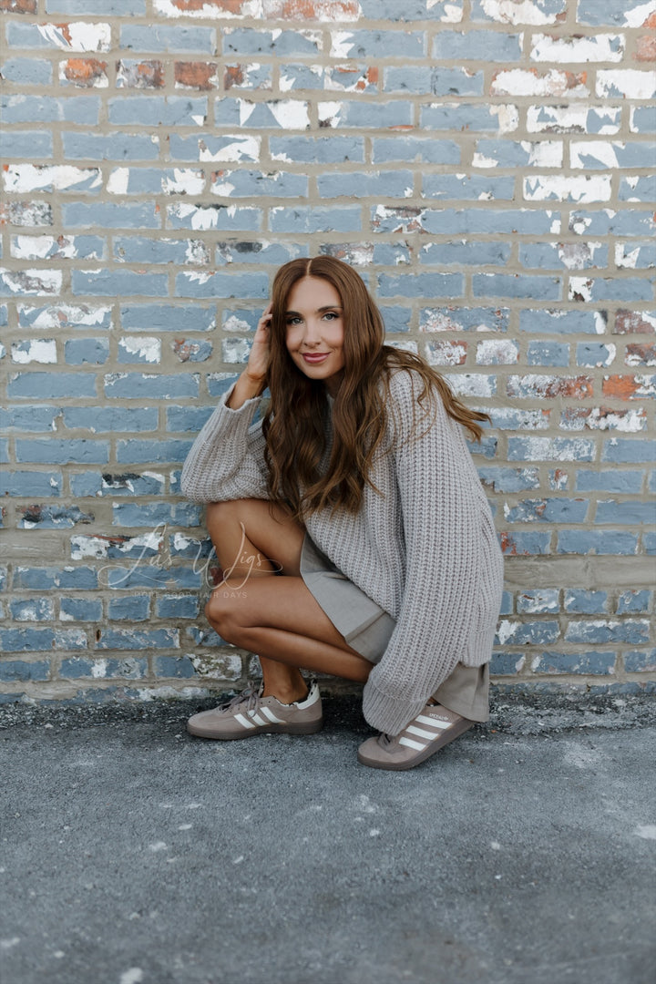 “Zoey” [M] 22” Glam Lace Top Wig