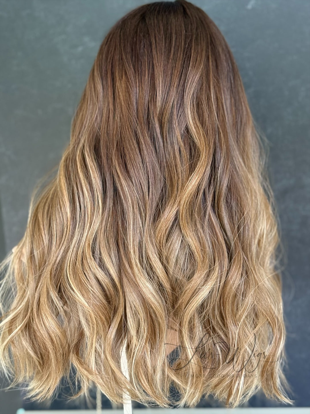 “Augusta” [M] 20” Lace Top Wig