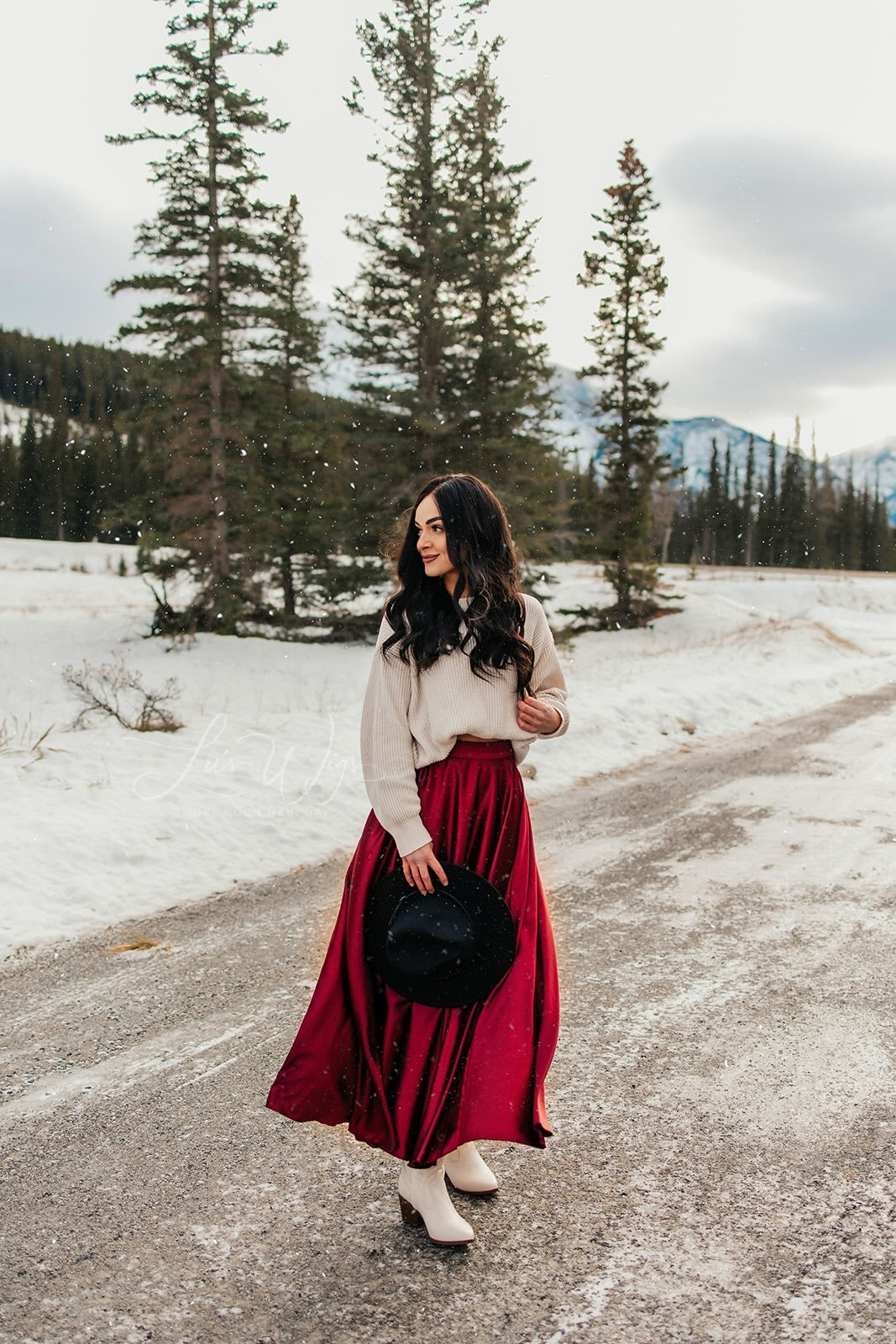 “Jordyn” 22” [M] Lace Top Wig