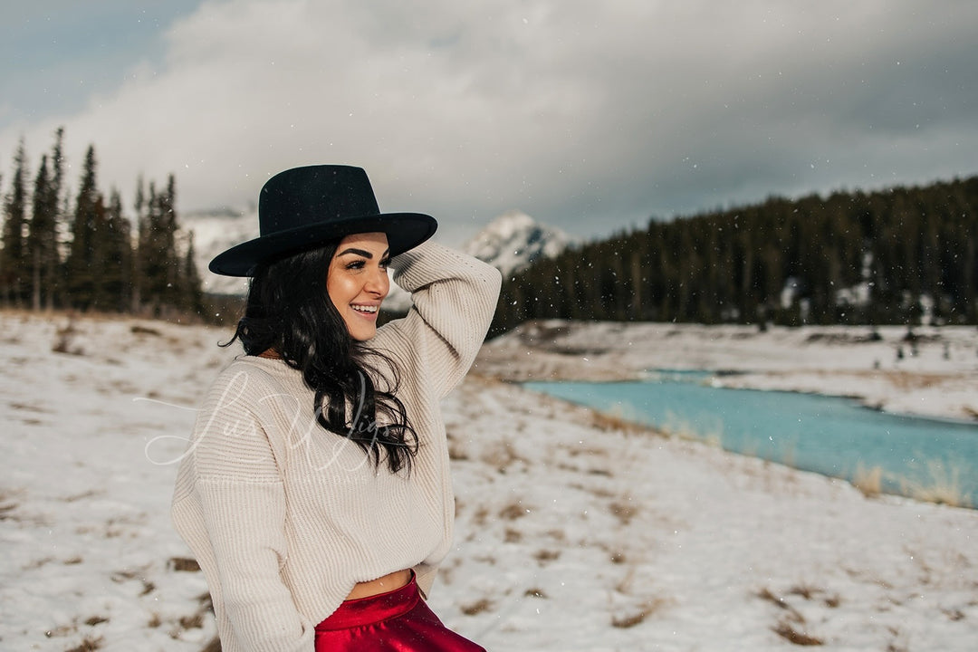 “Jordyn” 22” [M] Lace Top Wig