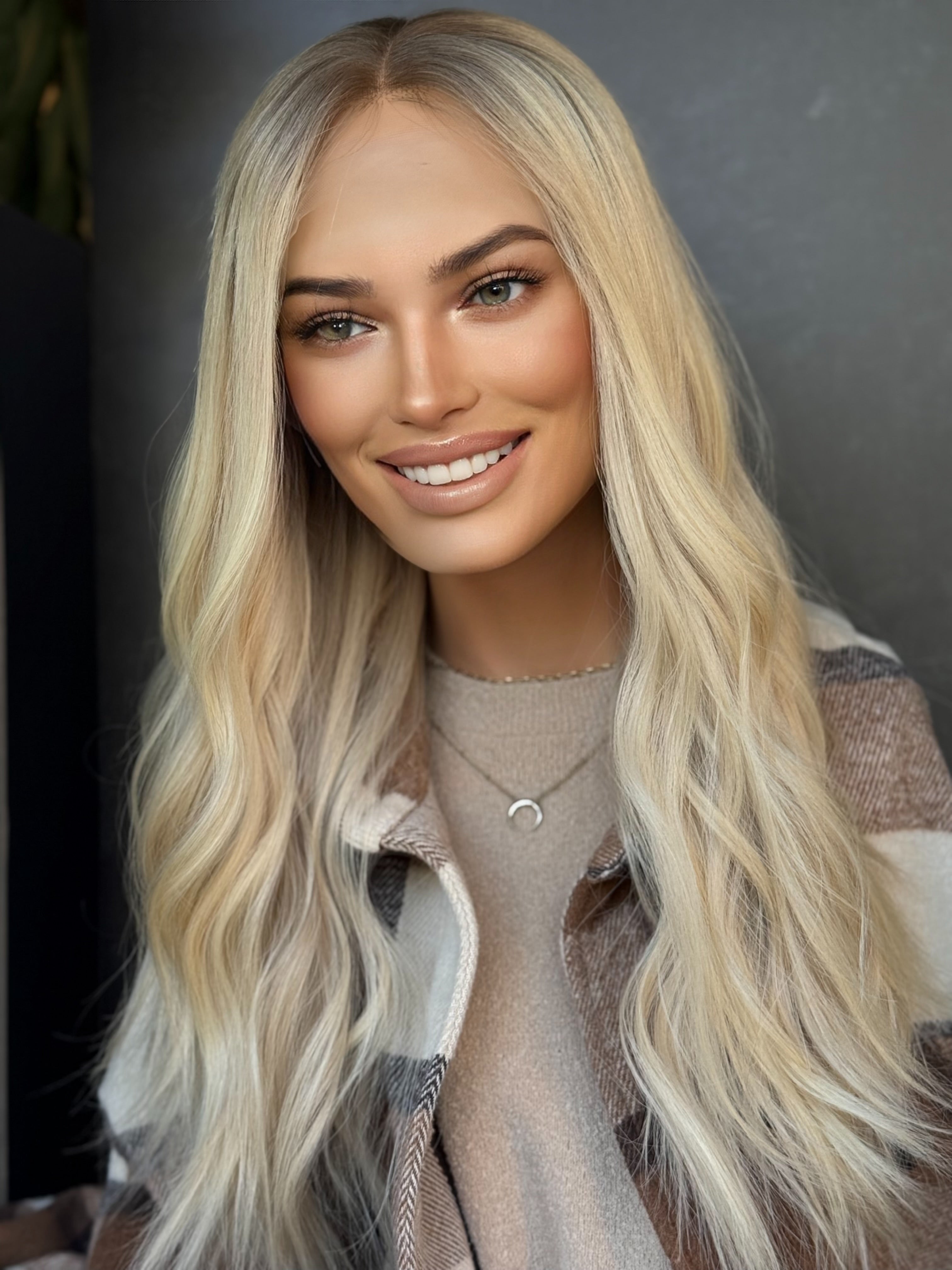 “Bombshell” [M] 22” Lace Top Wig