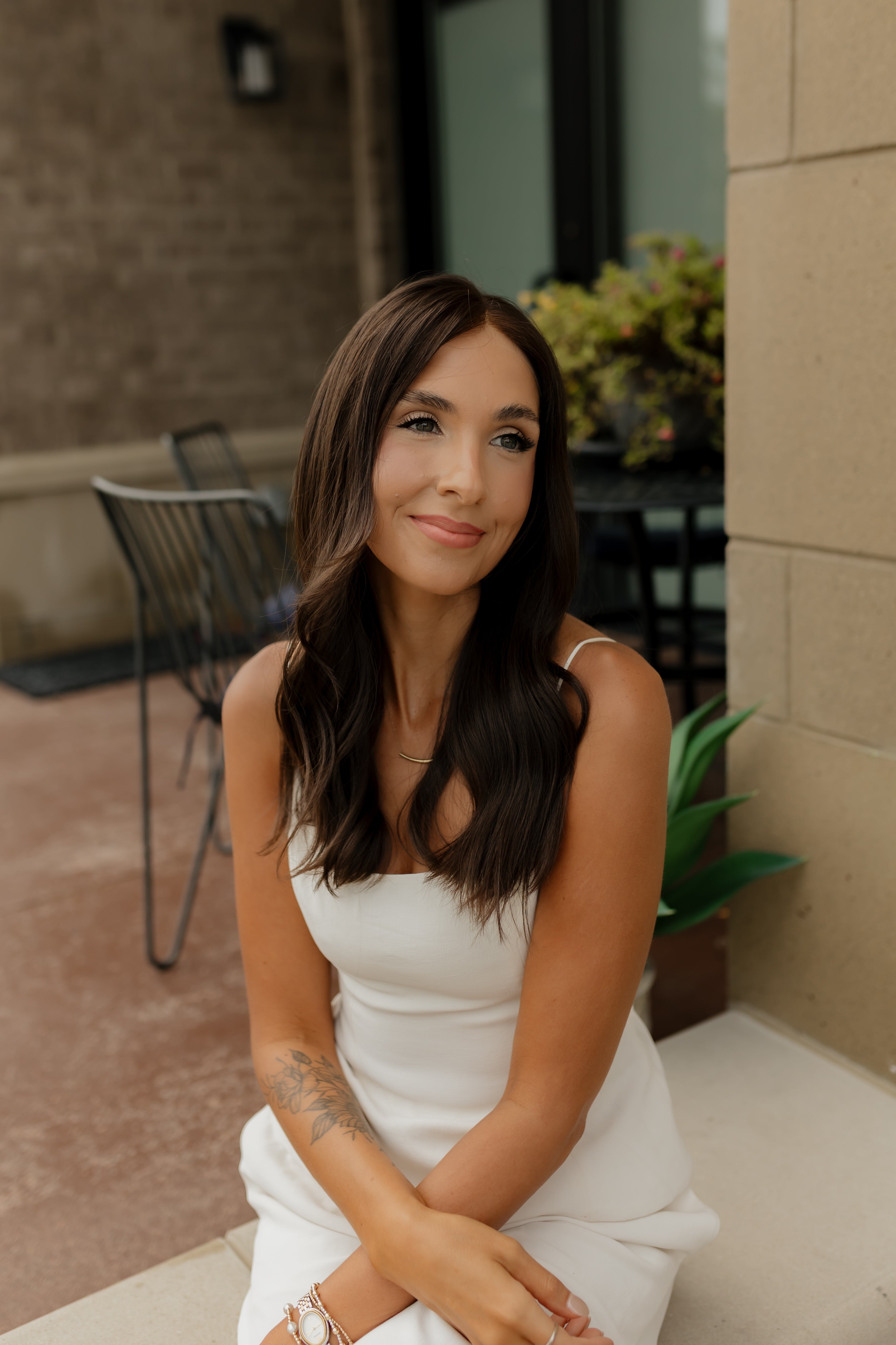 <b>Bella</b><br><u>xs</u> <br> <l> Classic European Collection </l> <br> 20” Lace Top Wig