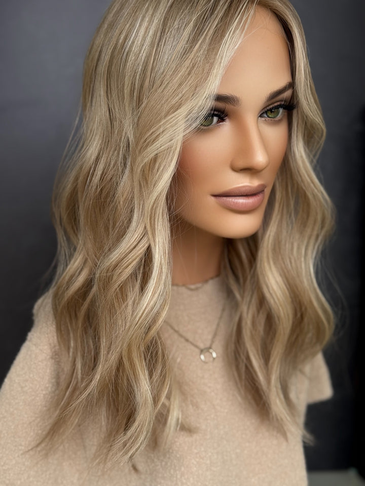 “Anniston” 18” Lace Top Topper