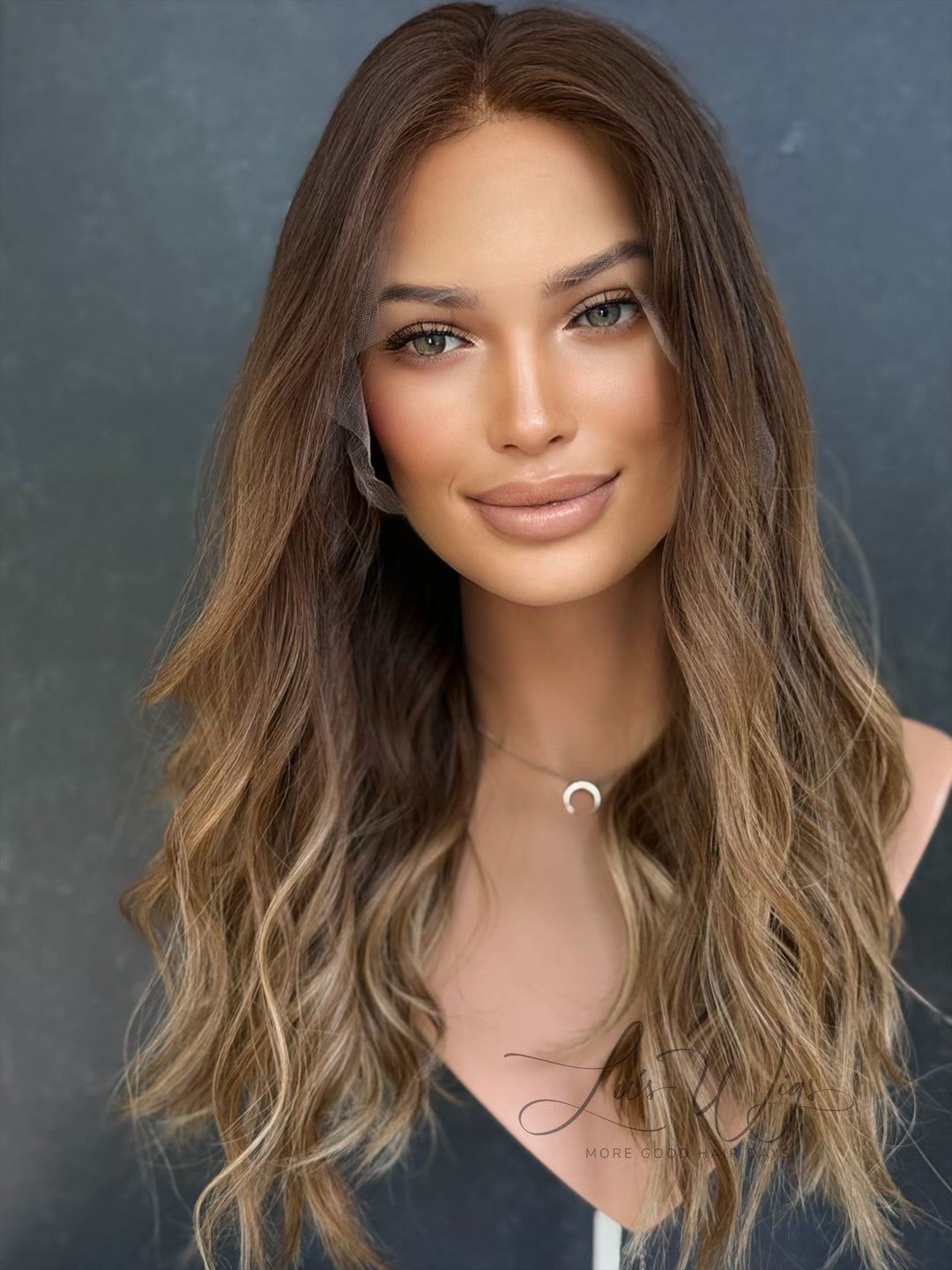 “Augusta” [M] 20” Lace Top Wig