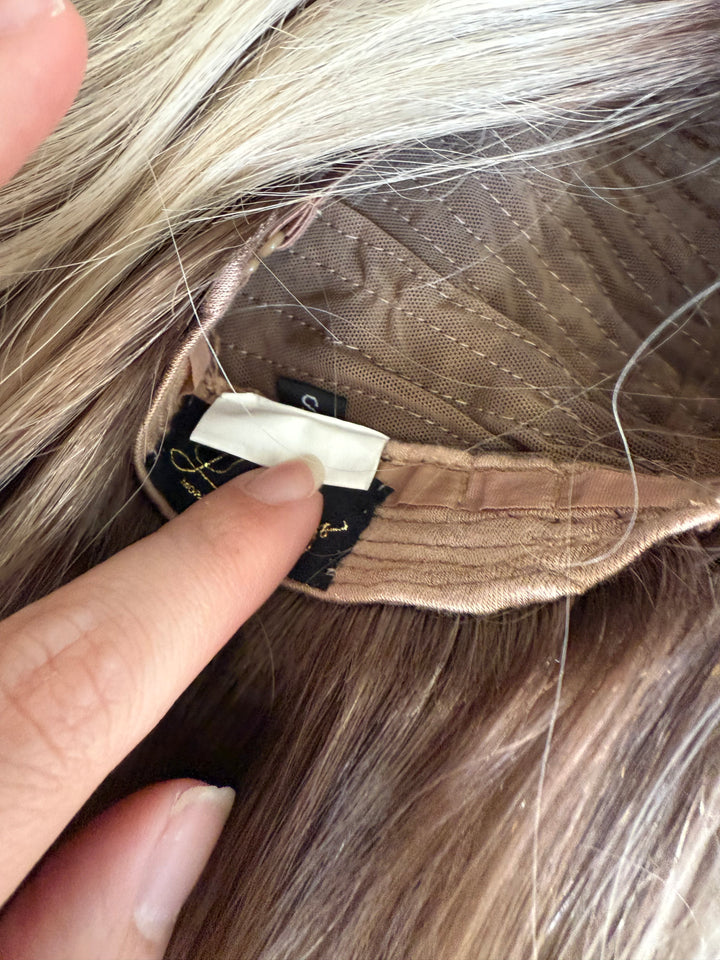 “B2827” [S] 18” Lace Top Wig
