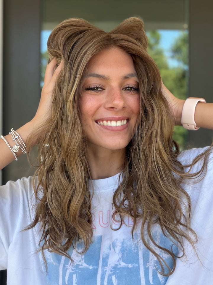 Wavy Emma (M) 18" Lace Top Wig