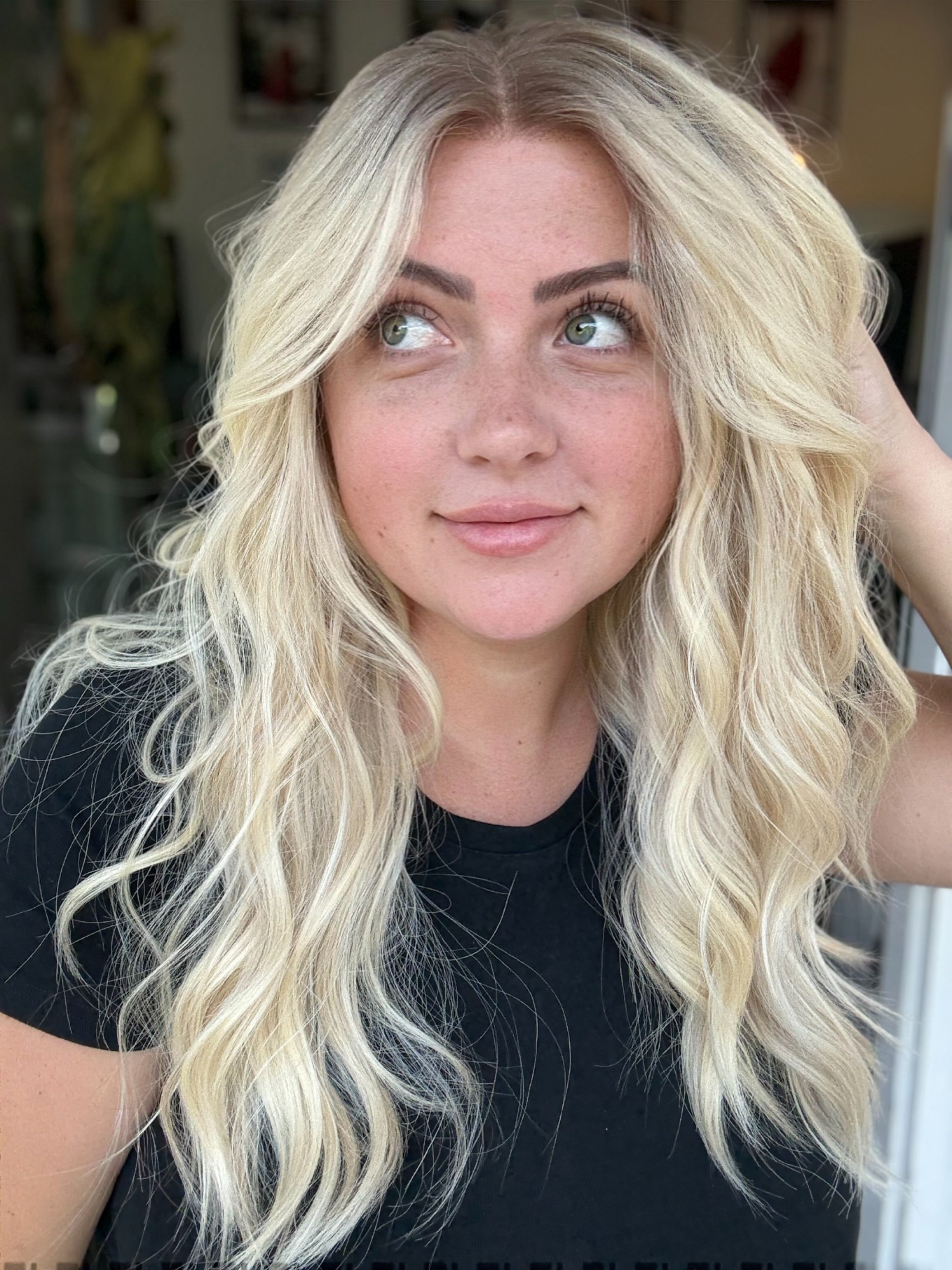 “Bombshell” [M] 22” Lace Top Wig