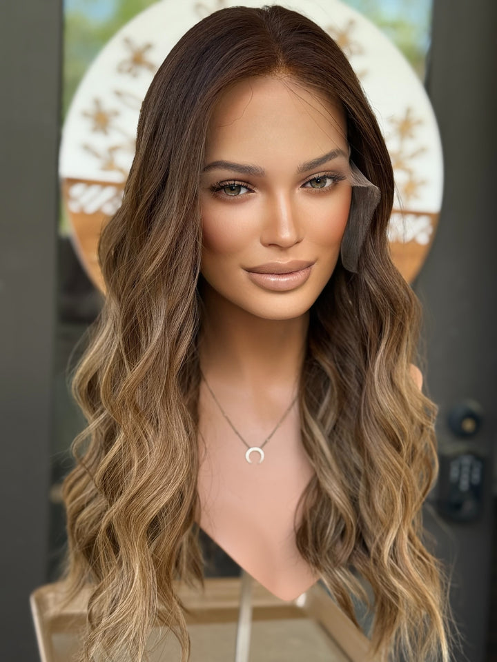“Augusta” [M] 22” Lace Top Wig
