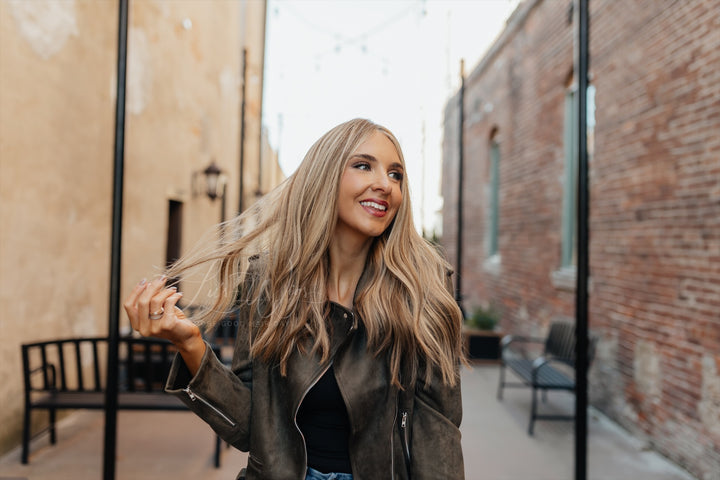 “Alicia” 20” Lace Top Wig