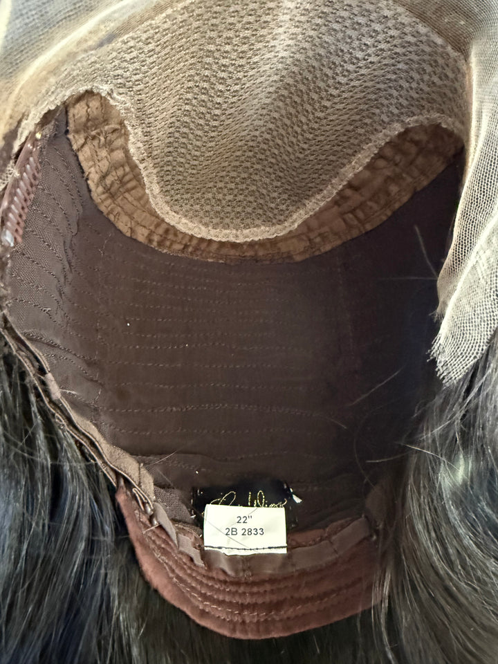 “Jordyn” [M] 22” Lace Top Wig