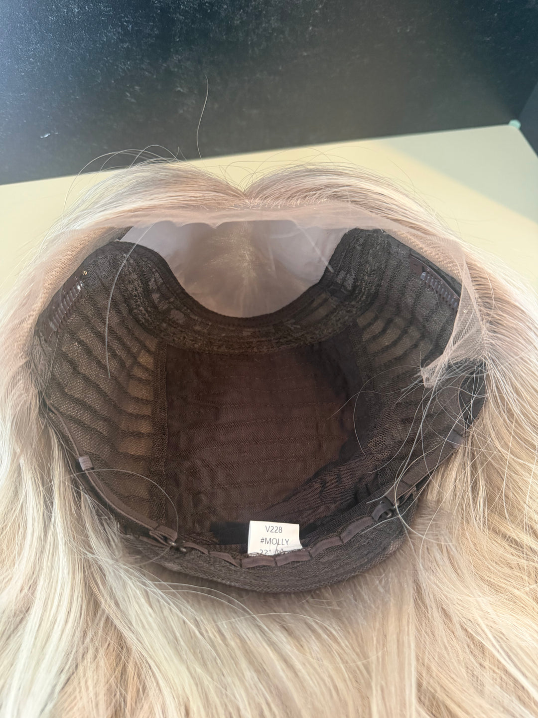 Mo (M) 22” Lace Top Wig