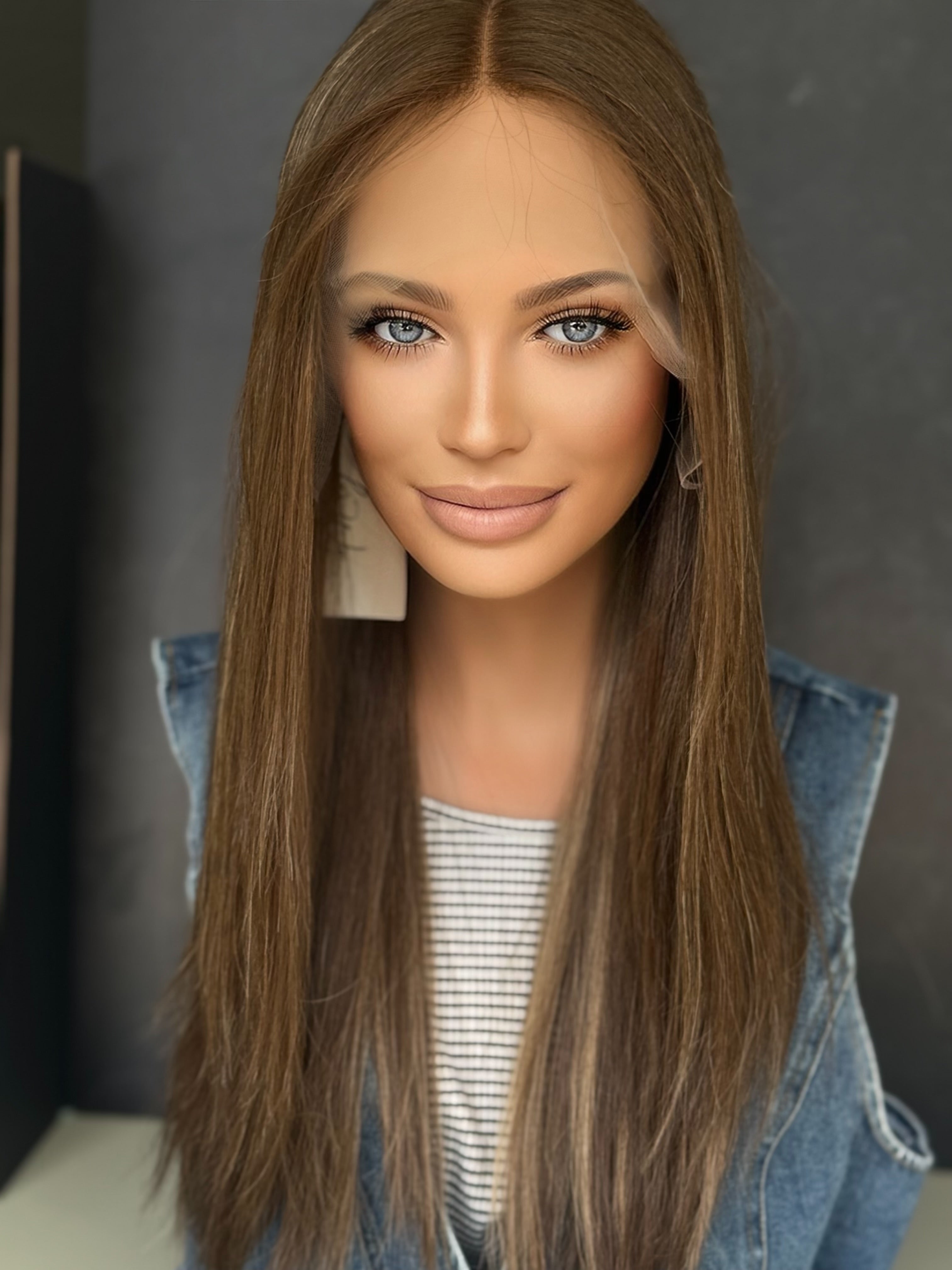 <b>Peyton</b><br> <I>Signature Mongolian Collection</I> <br> [10x10] 22” Lace Top Topper