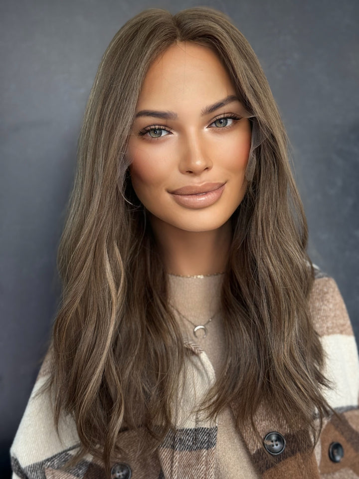 REFURBISHED “Pippa” [M] 20” Lace Top Wig