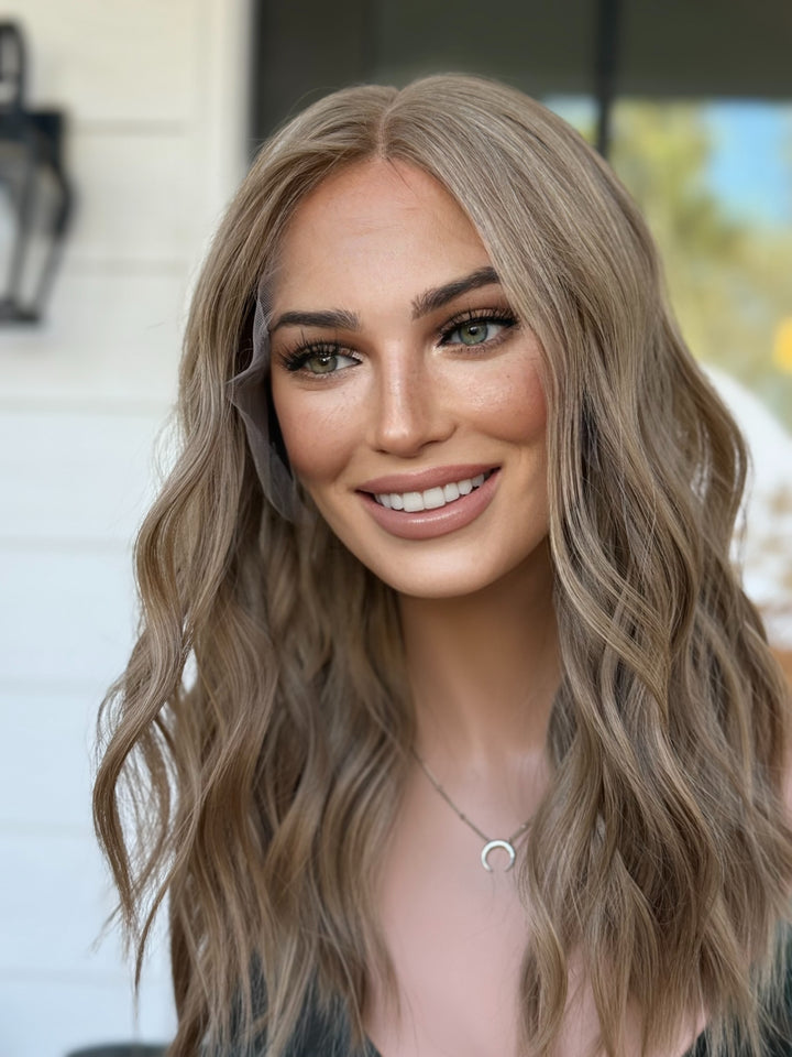 “Raya” [M] 18” Lace Top Wig
