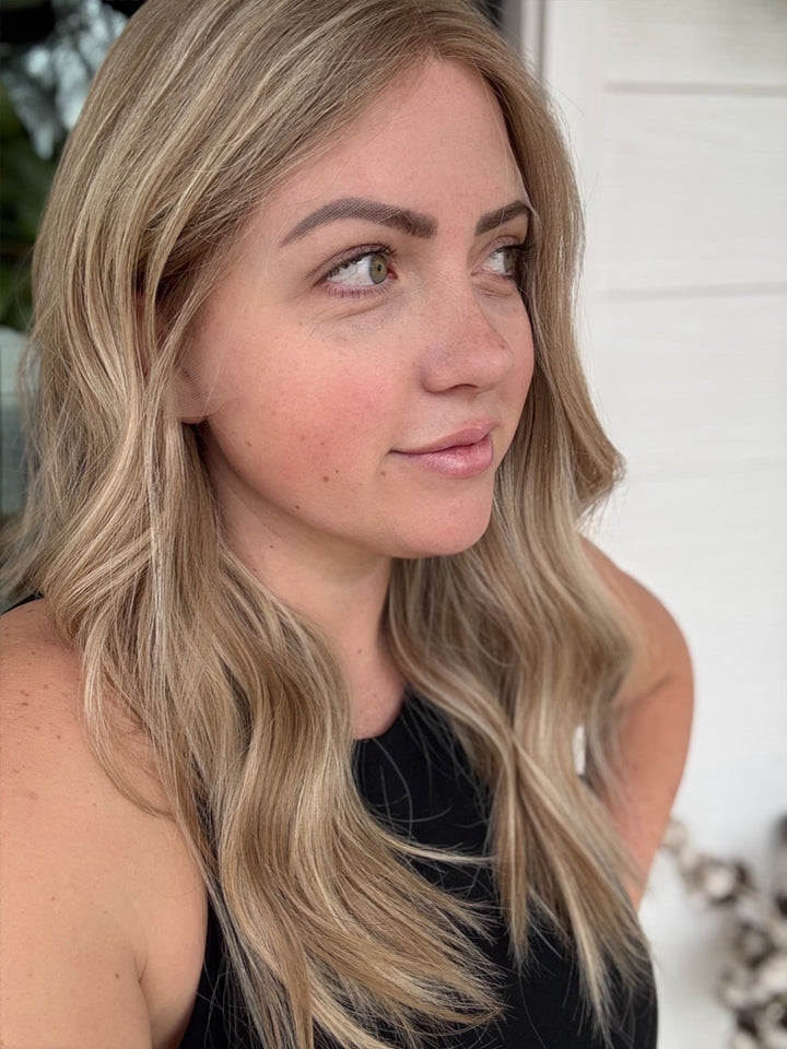 “Anniston” [M] 20” Lace Top Wig